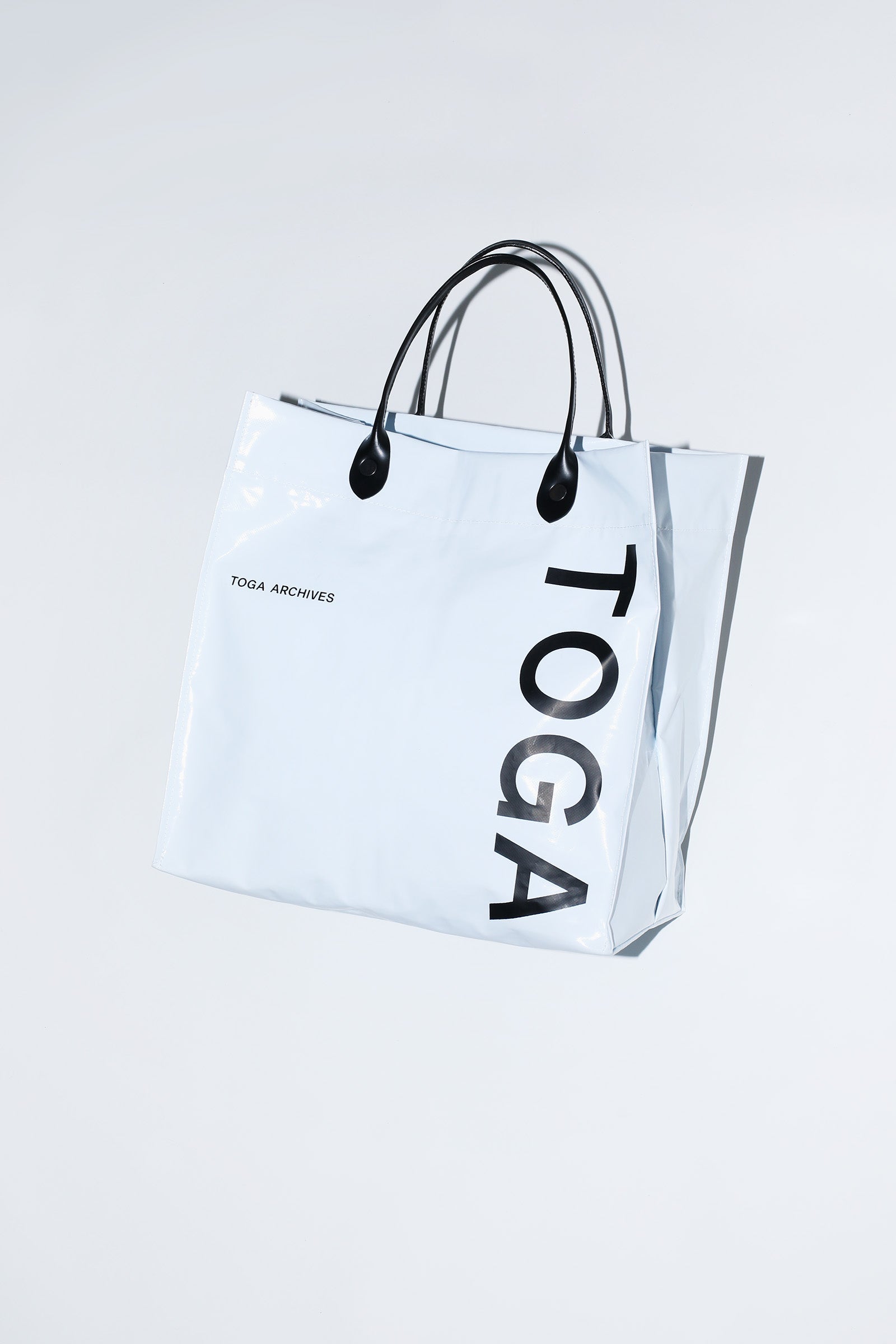 【美品】TOGA Logo TOTE BAG ビッグロゴトート 白 新品 TOGA logo tote bag ビッグロゴトート 白 - メルカリ